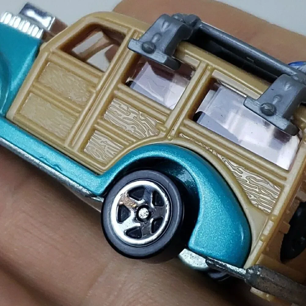 Mattel Hot Wheels 1979 FORD WOODIE W/ Surf Boards Woody Die Cast Car 2010 Toy